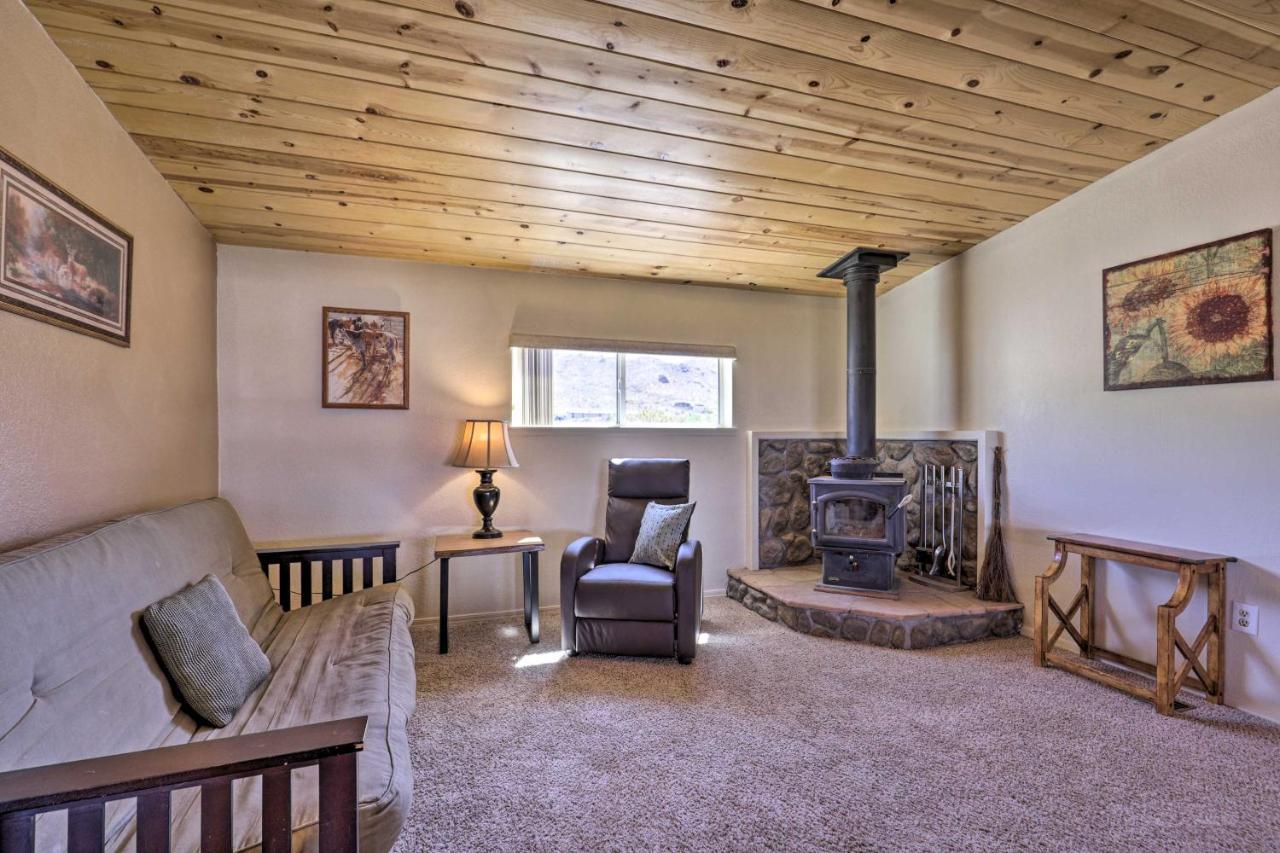 Rustic Bullhead City Retreat With Porch And Views Exterior photo