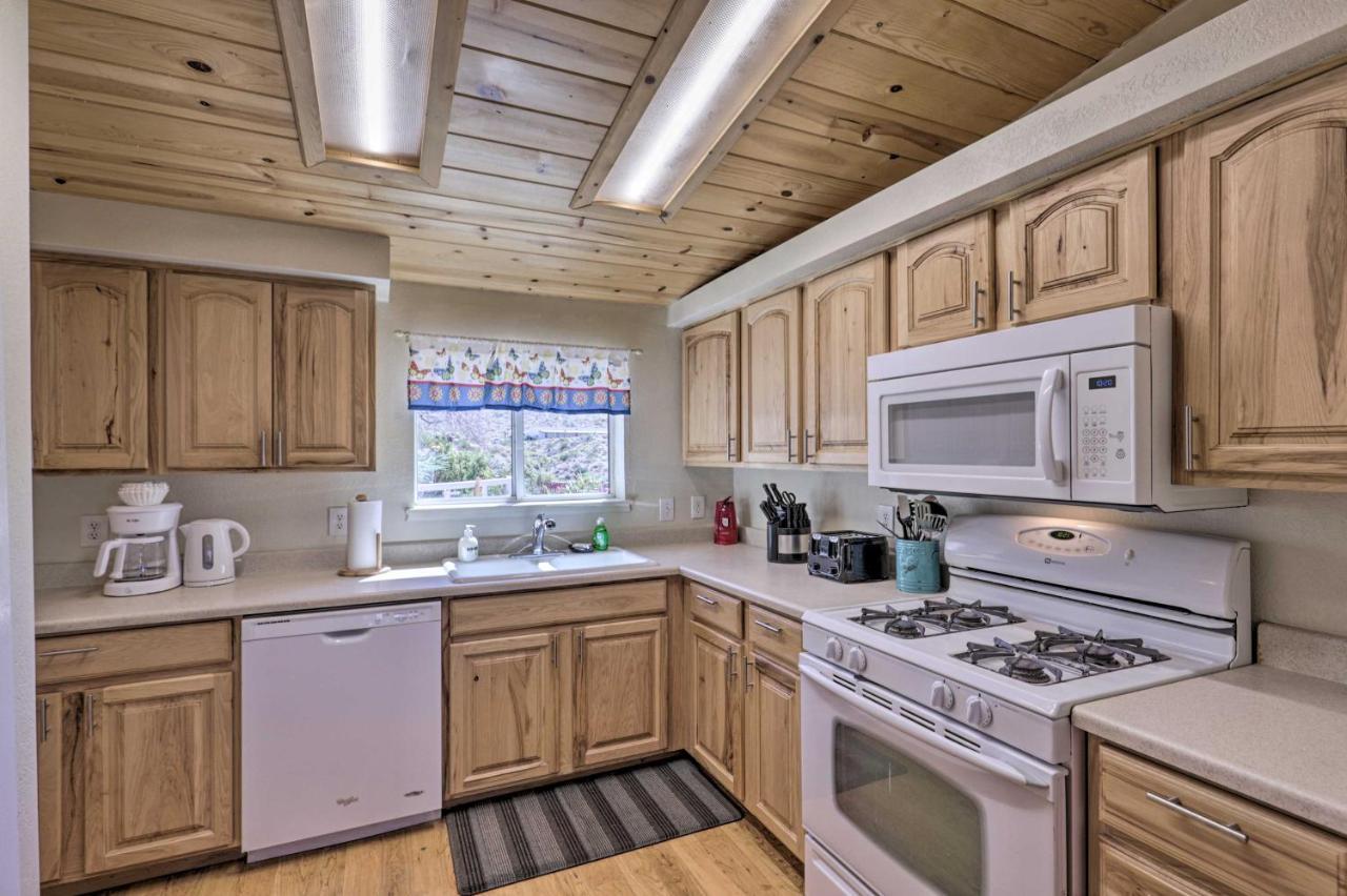 Rustic Bullhead City Retreat With Porch And Views Exterior photo